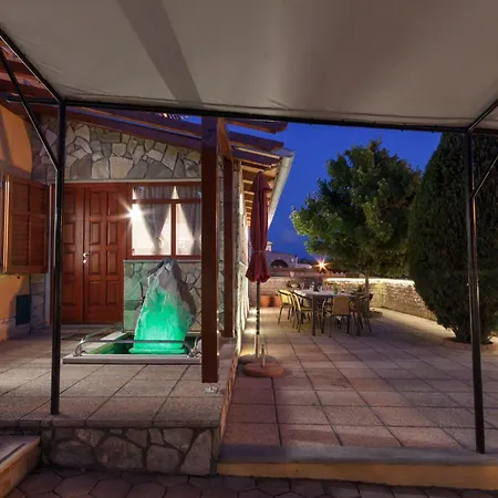 Haus In Mit Pool Und Bergblick By Interhome