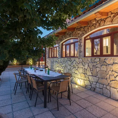 Haus In Mit Pool Und Bergblick By Interhome Vinkuran