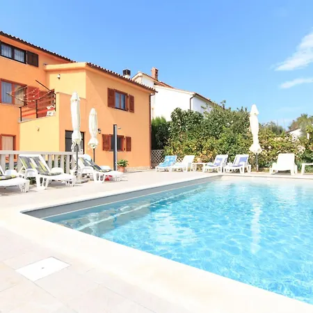 Haus In Mit Pool Und Bergblick By Interhome