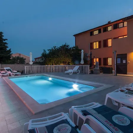 Haus In Mit Pool Und Bergblick By Interhome Vikendica Vinkuran