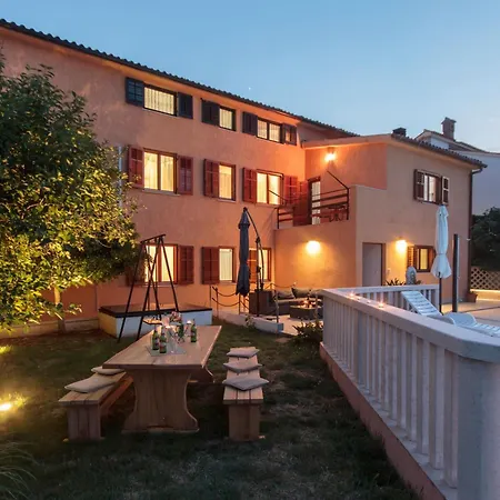 Haus In Mit Pool Und Bergblick By Interhome *