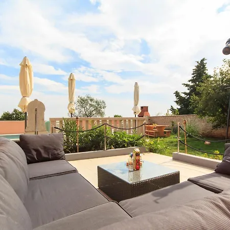 Haus In Mit Pool Und Bergblick By Interhome