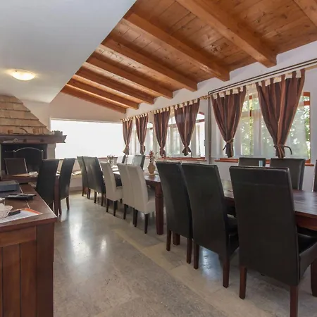 Haus In Mit Pool Und Bergblick By Interhome Vikendica *